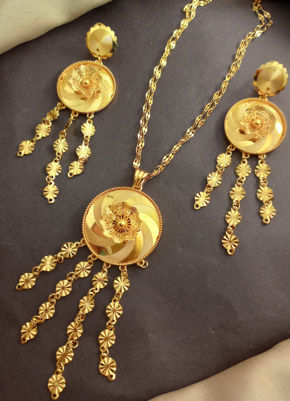 Gold polish Locket set (lt002)