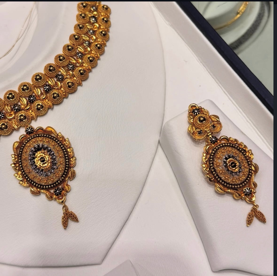 Customised Collar style Gaani set with Turkish Lacker