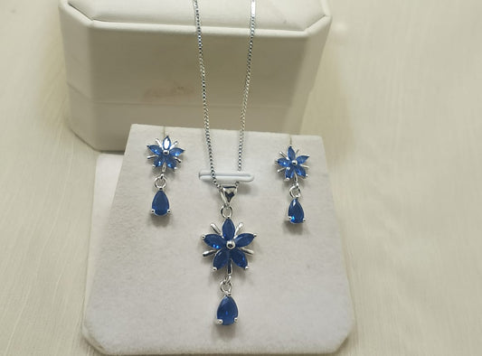 Zarcon flower style locket set