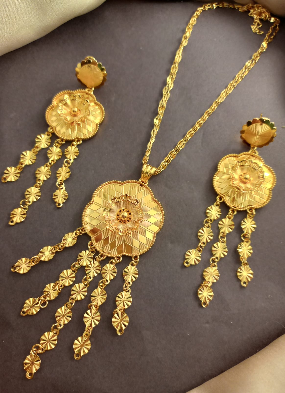 Gold polish Locket set (lt003)