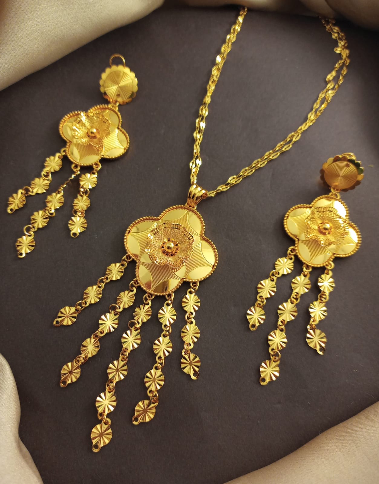 Gold polish Locket set (lt004)