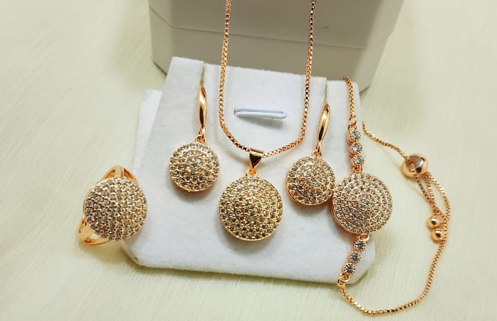 Zarcon 4 piece locket set