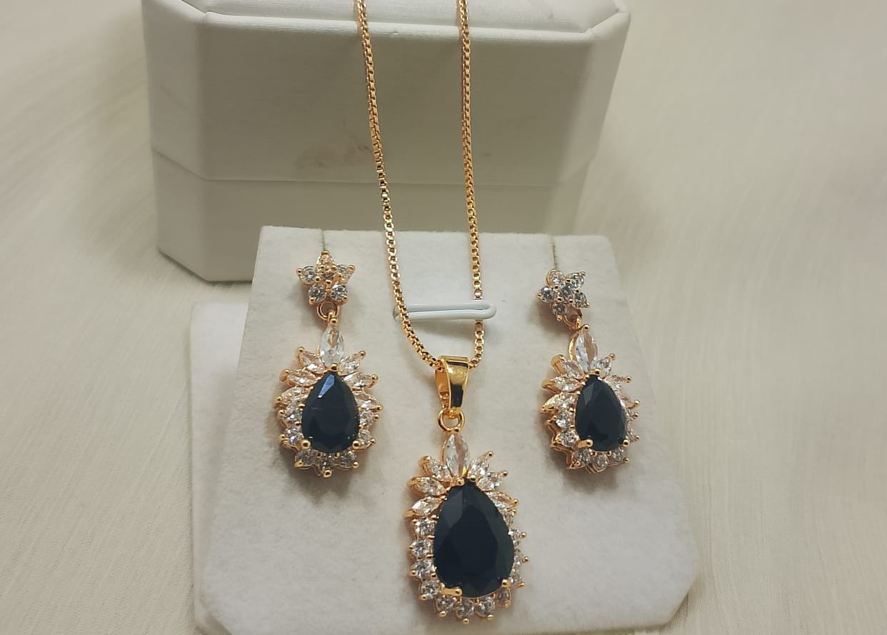 Zarcon Locket & earrings