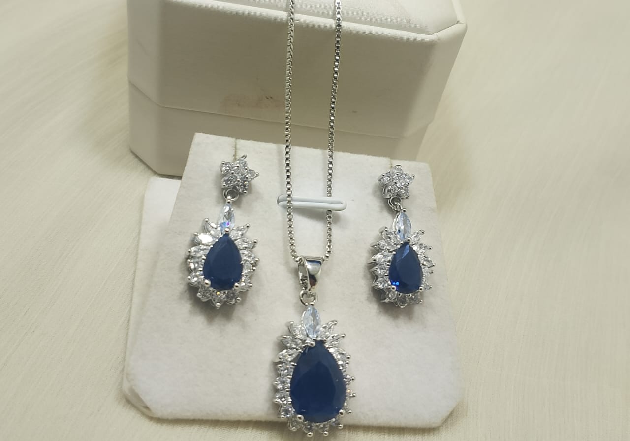 Zarcon Locket & earrings