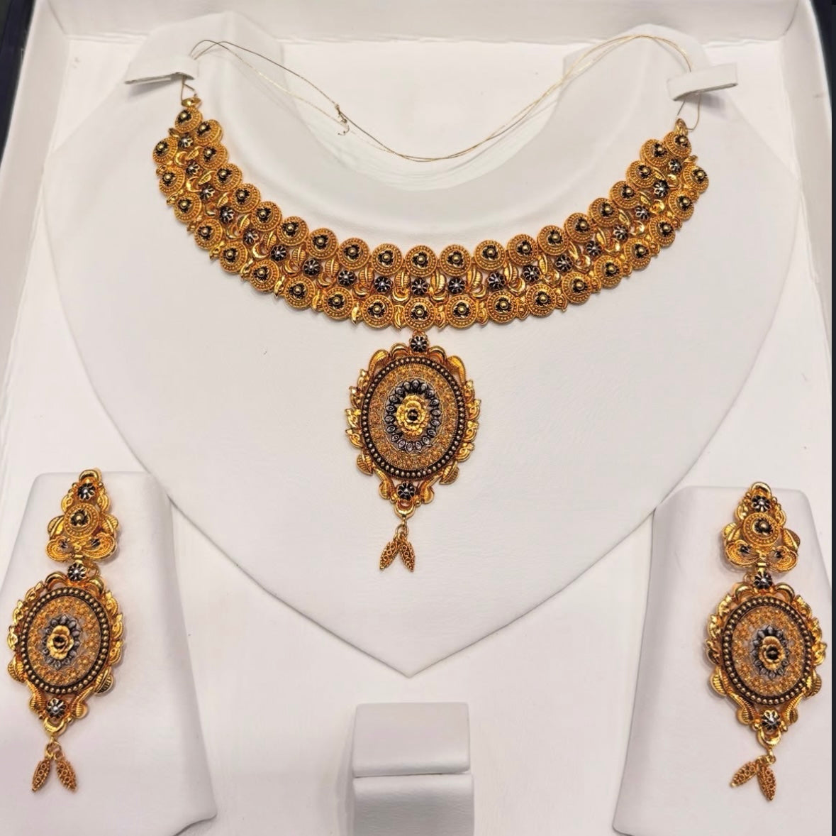 Customised Collar style Gaani set with Turkish Lacker